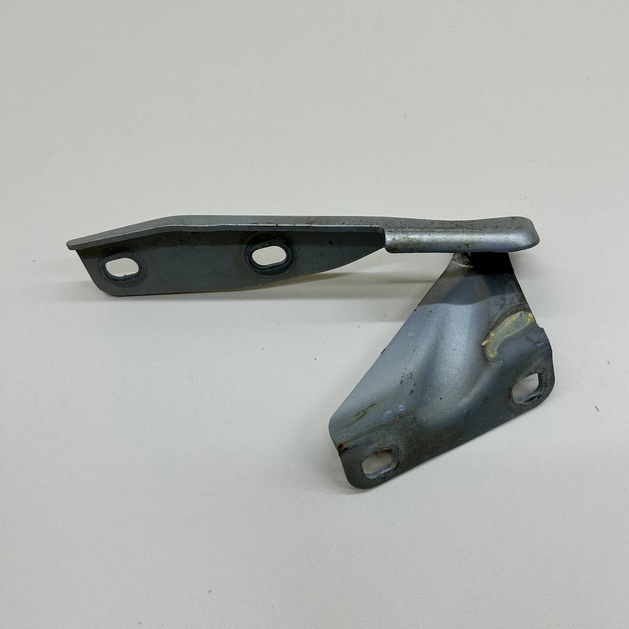 Петля капота правая Lada Granta 2011>