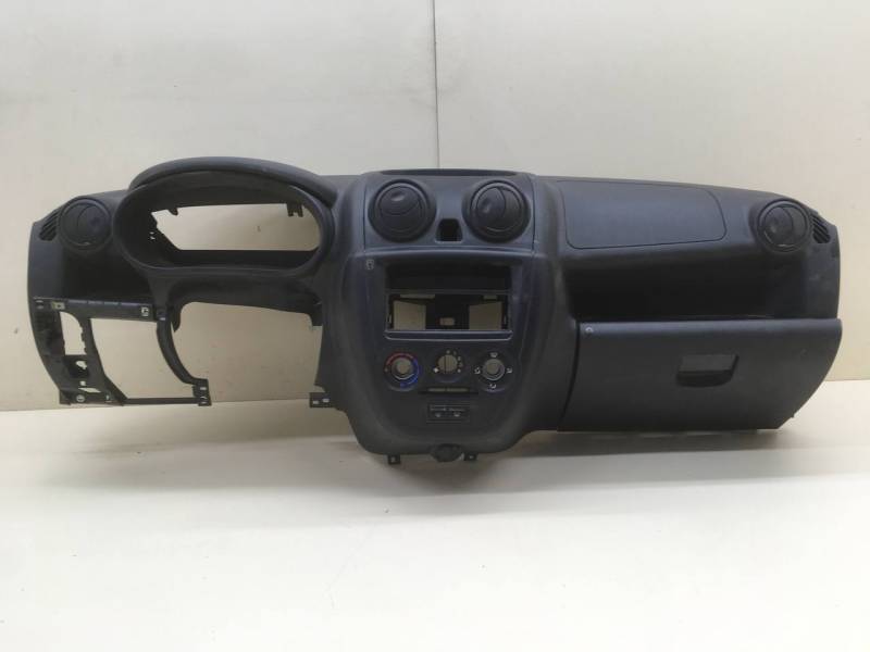 Торпедо Lada Granta 2011>