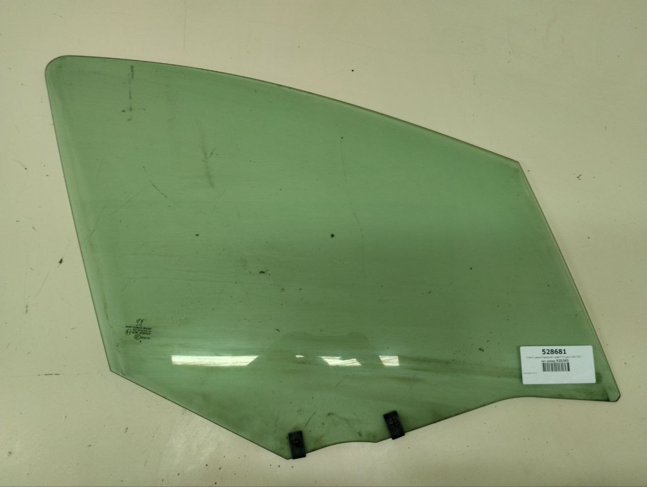 Стекло двери передней правой Peugeot 308 2007>