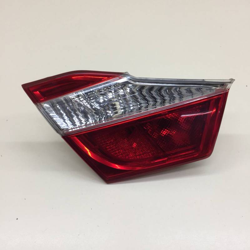 Фонарь задний внутренний левый Toyota Camry (V50) 2011-2017