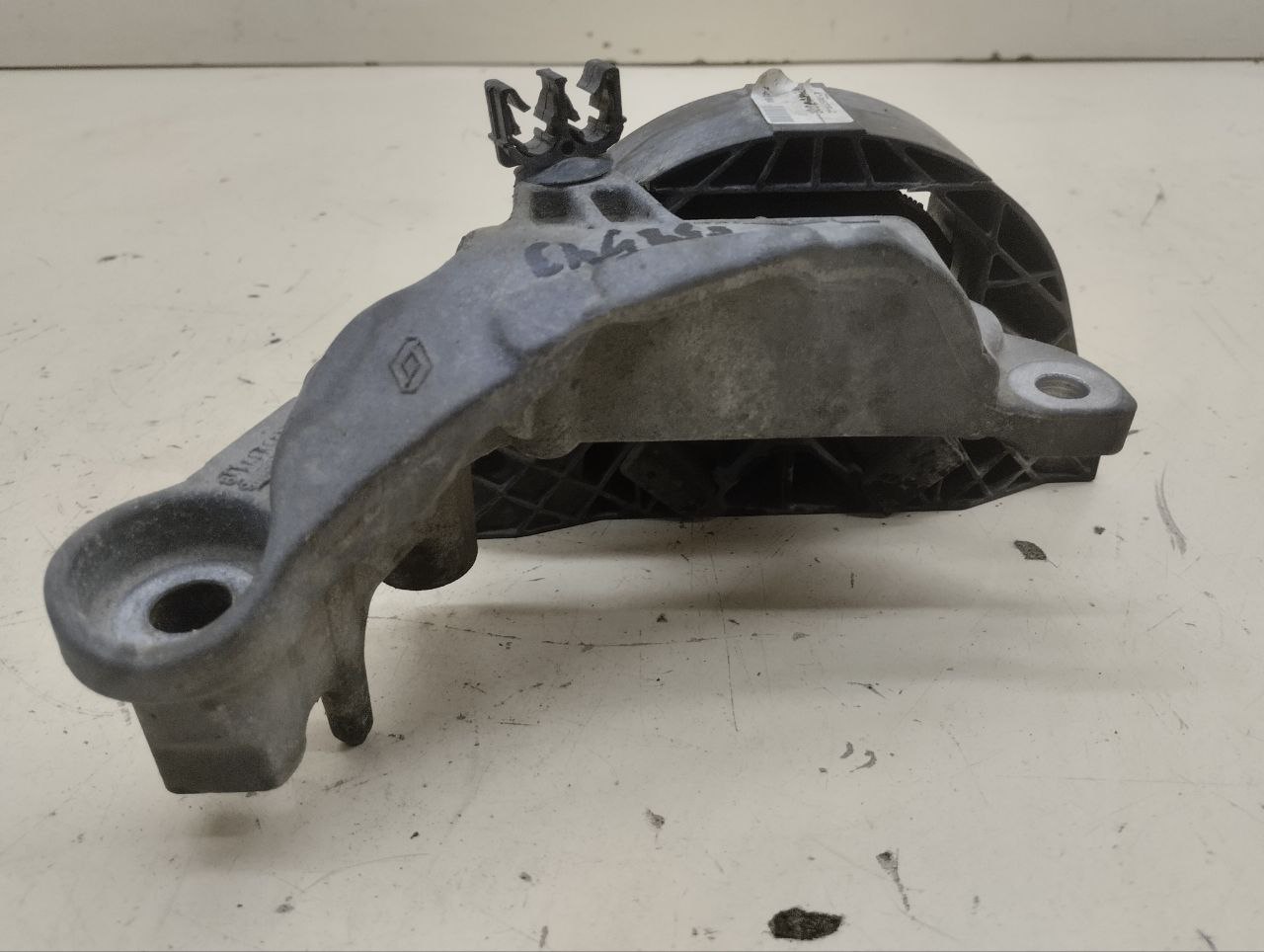 Опора двигателя правая Renault Duster (HSA, HSM) 2012> Опора двигателя правая Renault Duster (HSA, HSM) 2012>