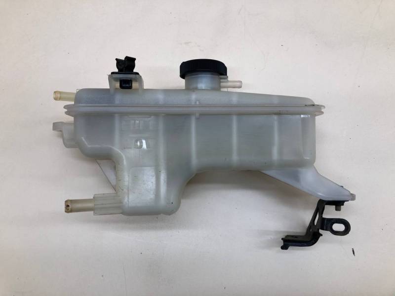 Бачок расширительный Toyota Rav 4 (A30) 2006-2013 Бачок расширительный Toyota Rav 4 (A30) 2006-2013