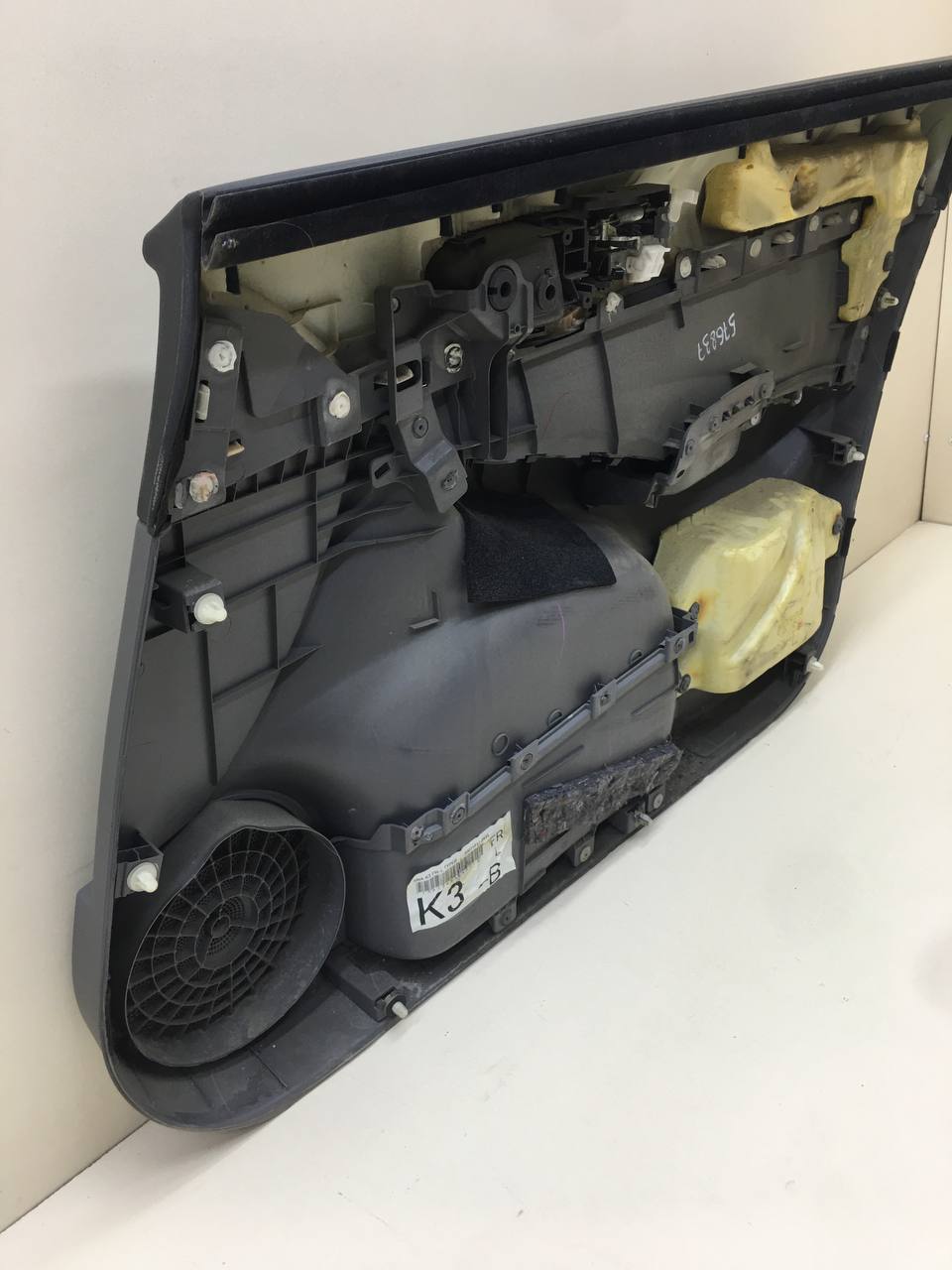 Обшивка двери передней левой Honda Civic 4D 2006-2012