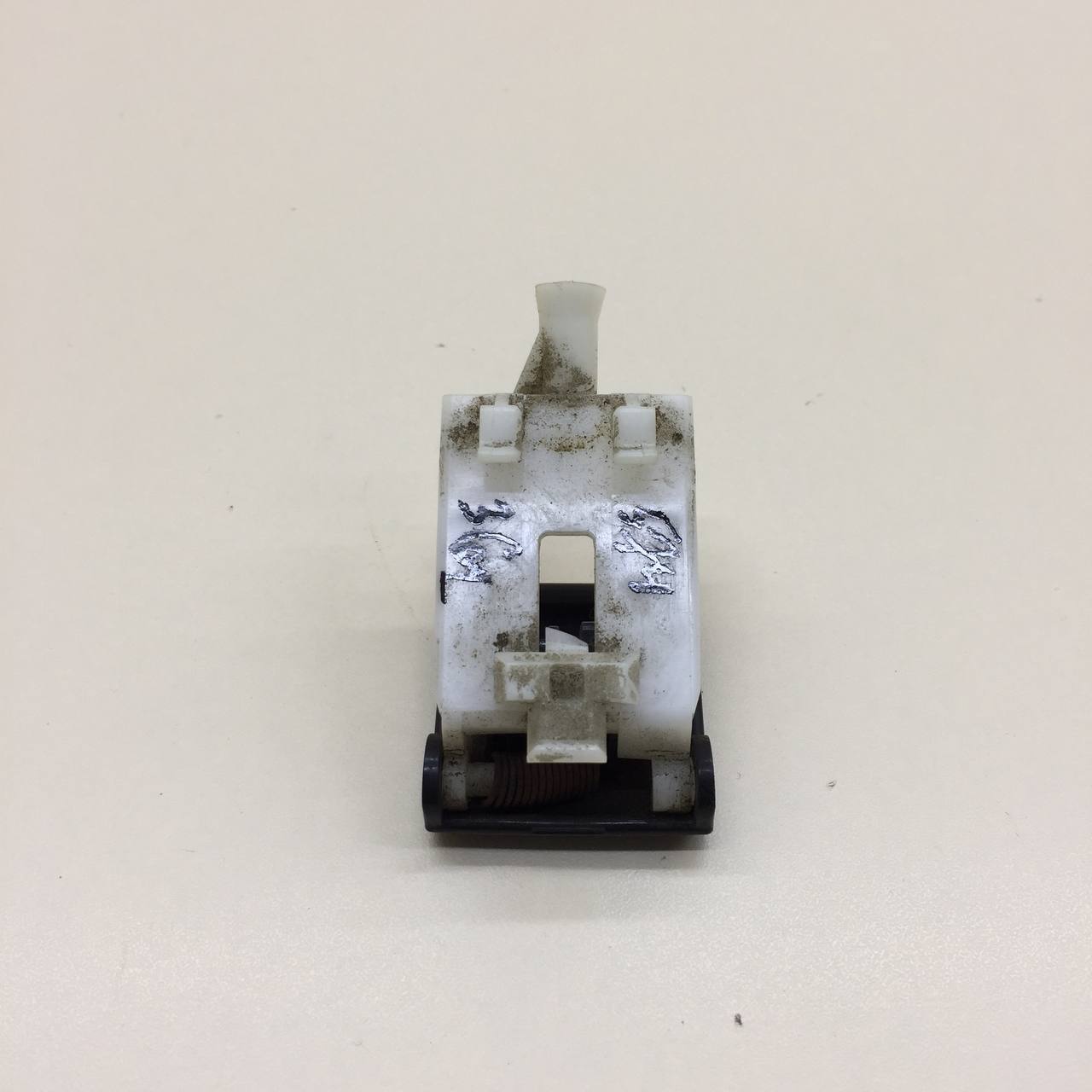 Ручка открывания капота Toyota Auris (E150) 2006-2012 Ручка открывания капота Toyota Auris (E150) 2006-2012