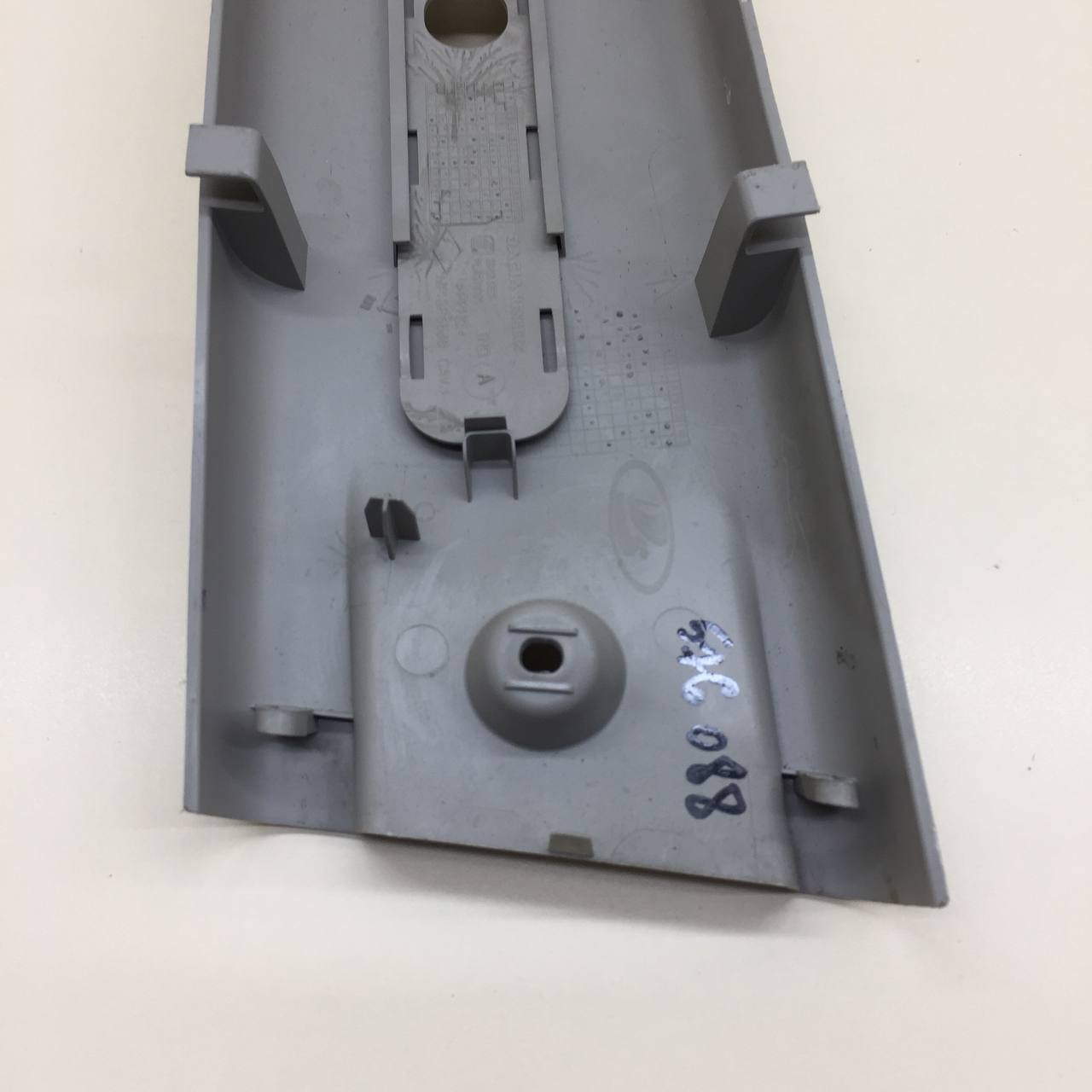 Обшивка стойки Lada  X-RAY Cross 2018 >