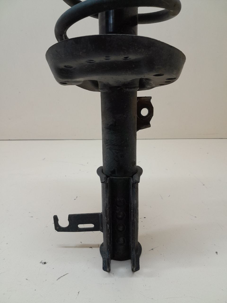 Амортизатор передний левый Chevrolet Cruze (J300) 2009-2016