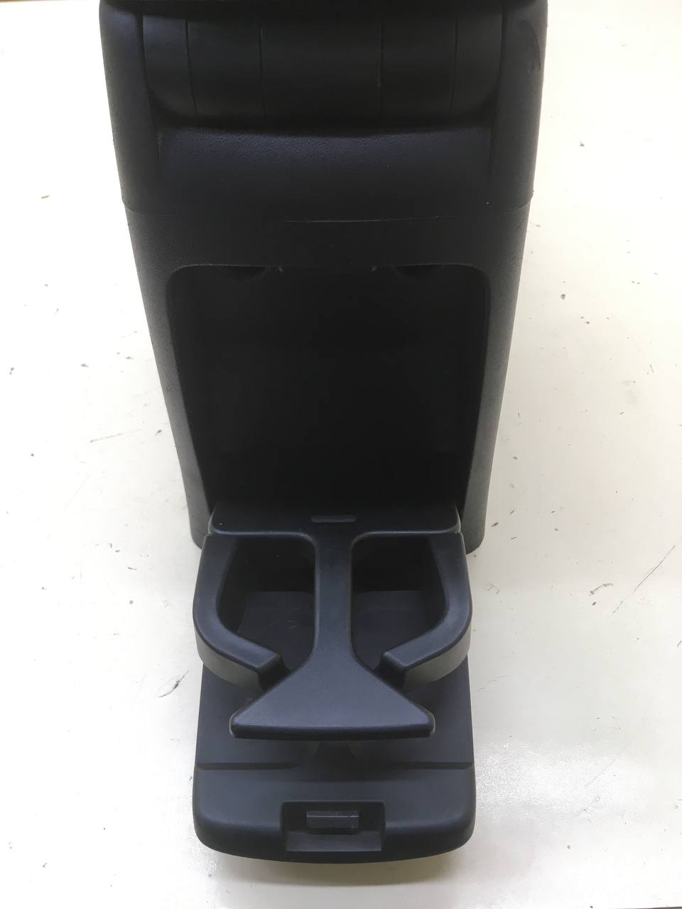 Консоль центральная Kia Ceed (ED) 2007-2012 Консоль центральная Kia Ceed (ED) 2007-2012