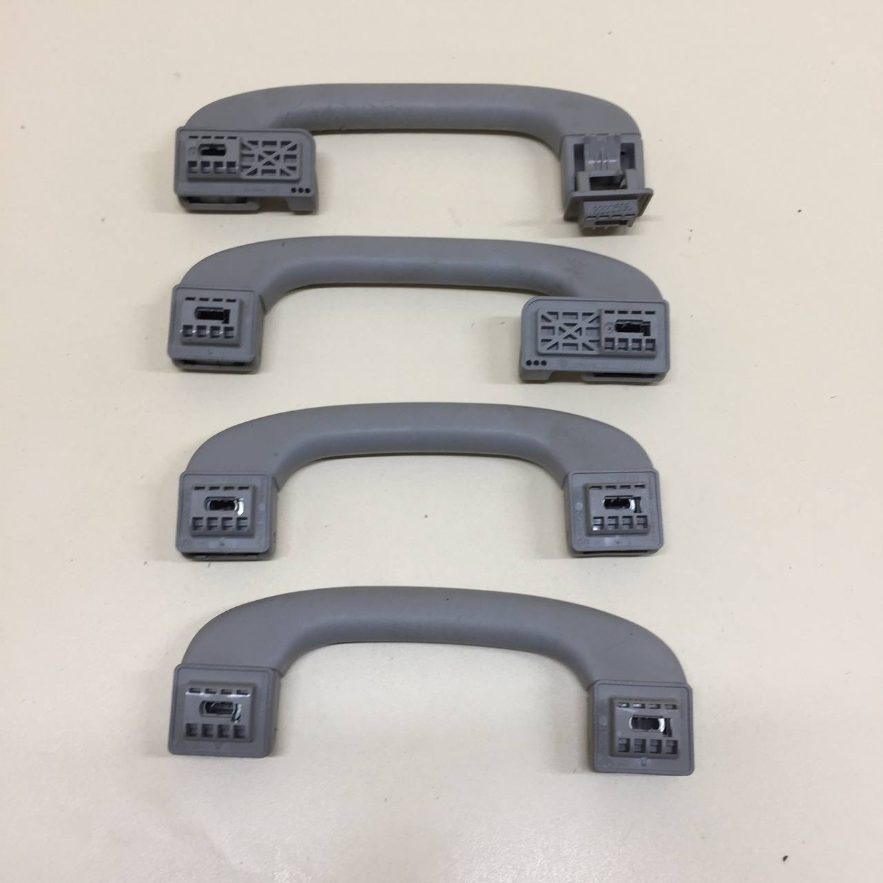 Ручка внутренняя потолочная BMW 3-series E90/E91 2005-2011 Ручка внутренняя потолочная BMW 3-series E90/E91 2005-2011