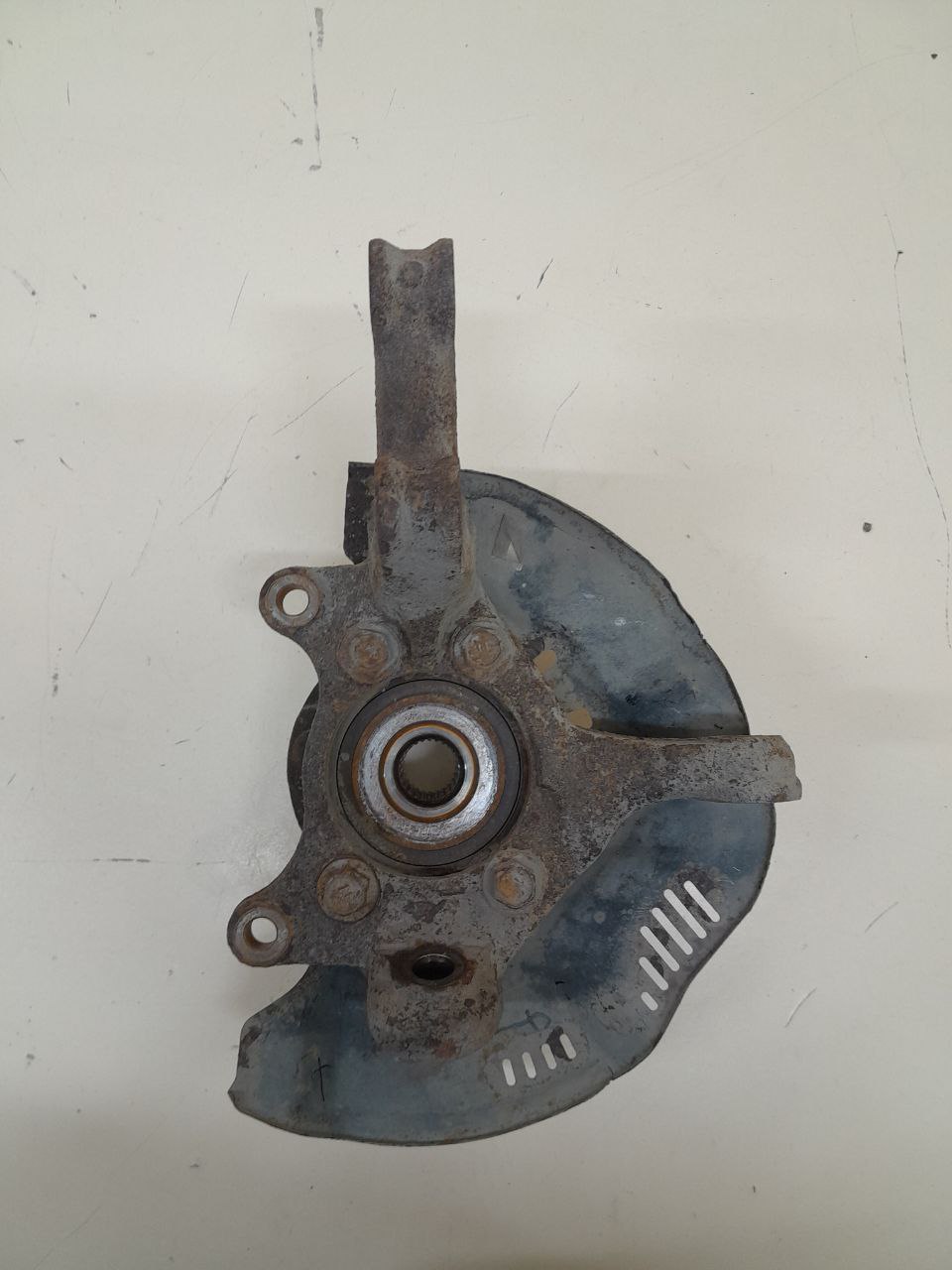 Кулак поворотный передний правый Toyota Corolla E150 2006-2013