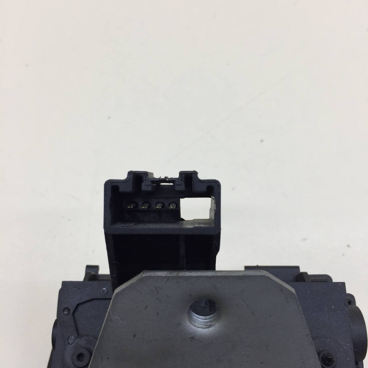 Замок багажника Ford Mondeo 4 2007-2015 Замок багажника Ford Mondeo 4 2007-2015
