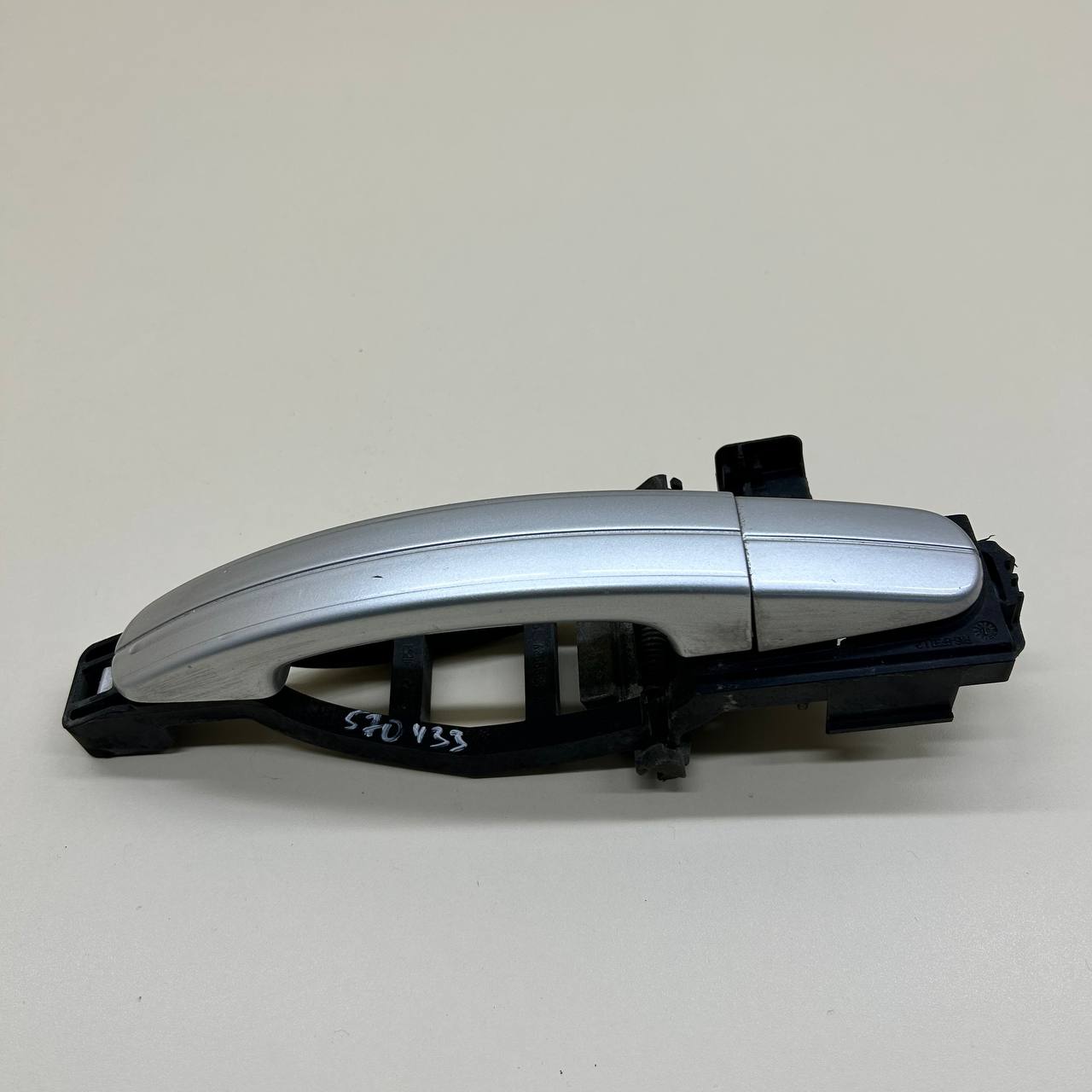 Ручка двери задней наружная левая Ford Focus 2 (DA) 2005-2008 Ручка двери задней наружная левая Ford Focus 2 (DA) 2005-2008