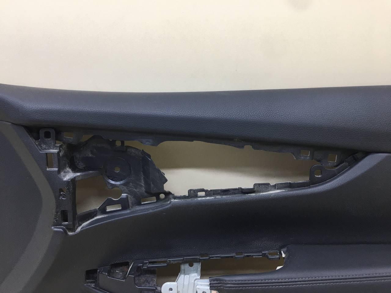 Обшивка двери передней правой Nissan X-Trail 3 (T32) 2014> Обшивка двери передней правой Nissan X-Trail 3 (T32) 2014>