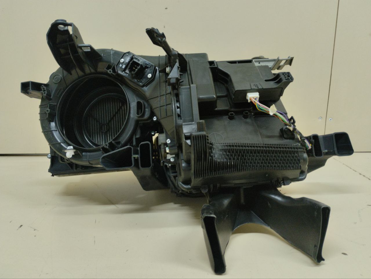 Корпус отопителя Toyota Auris (E150) 2006-2012 Корпус отопителя Toyota Auris (E150) 2006-2012