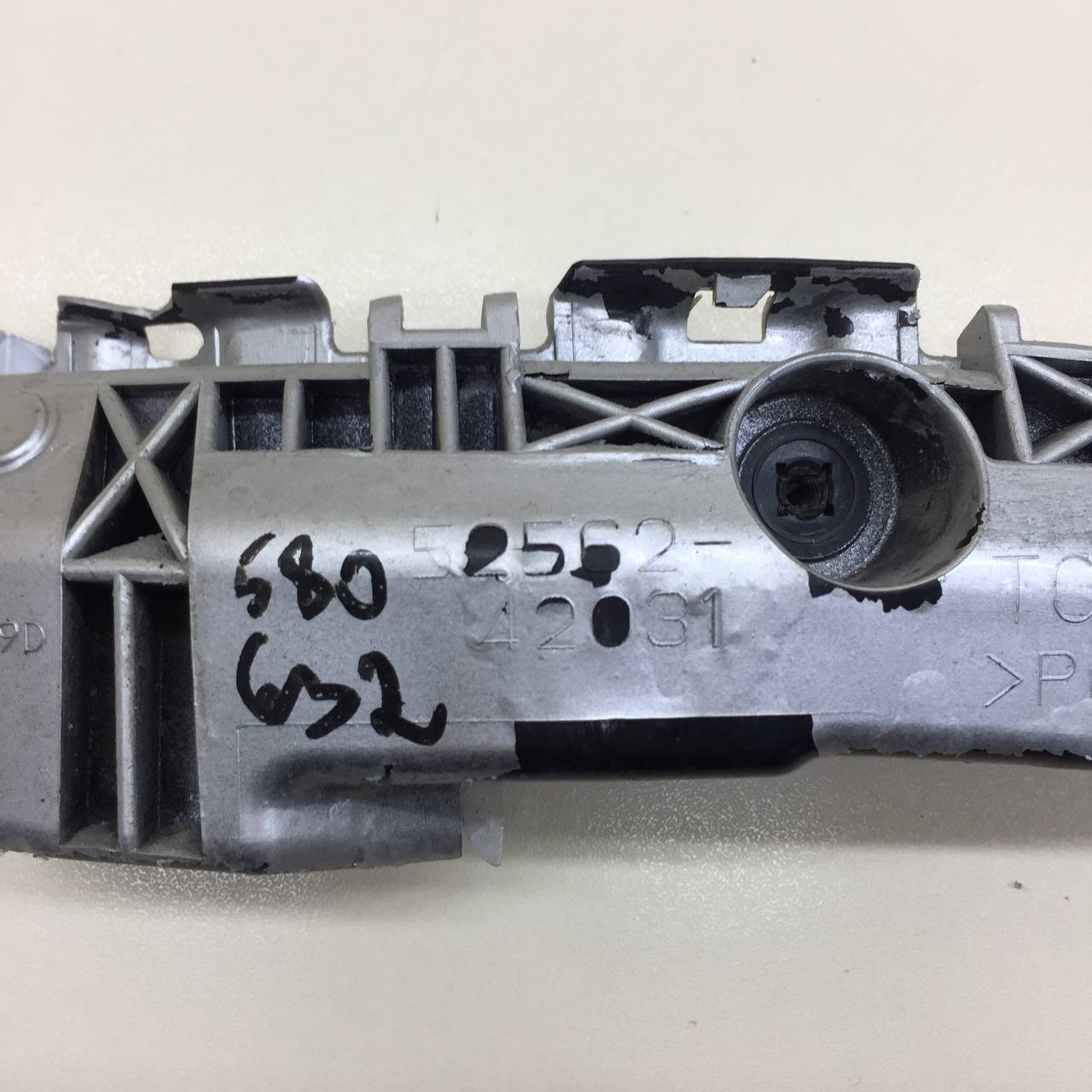 Кронштейн заднего бампера правый Toyota Rav 4 (A30) 2006-2013