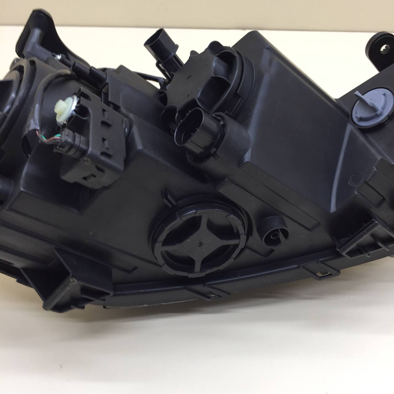 Фара левая Hyundai Elantra (AD) 2015>