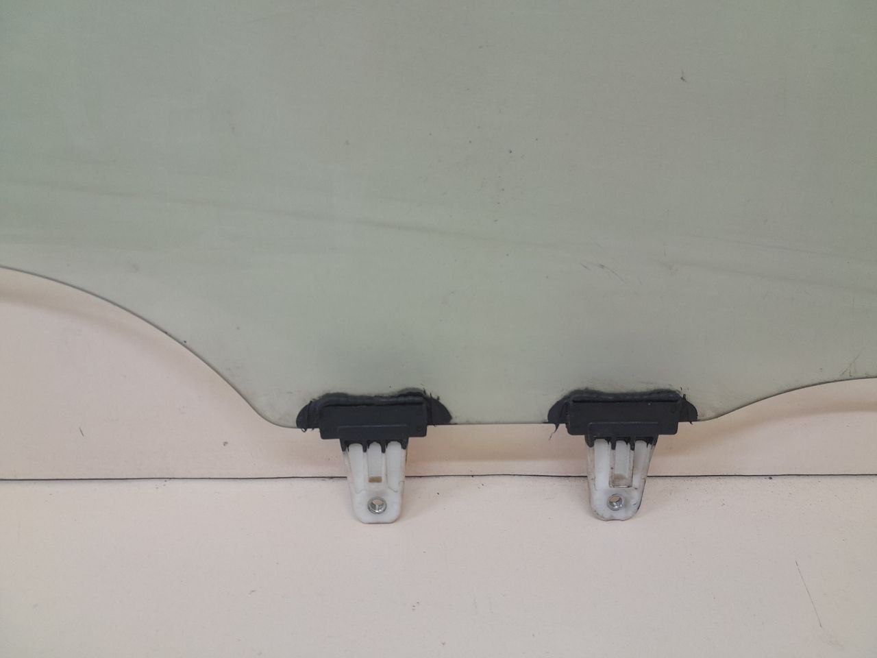 Стекло двери передней левой Suzuki Grand Vitara 2005-2015