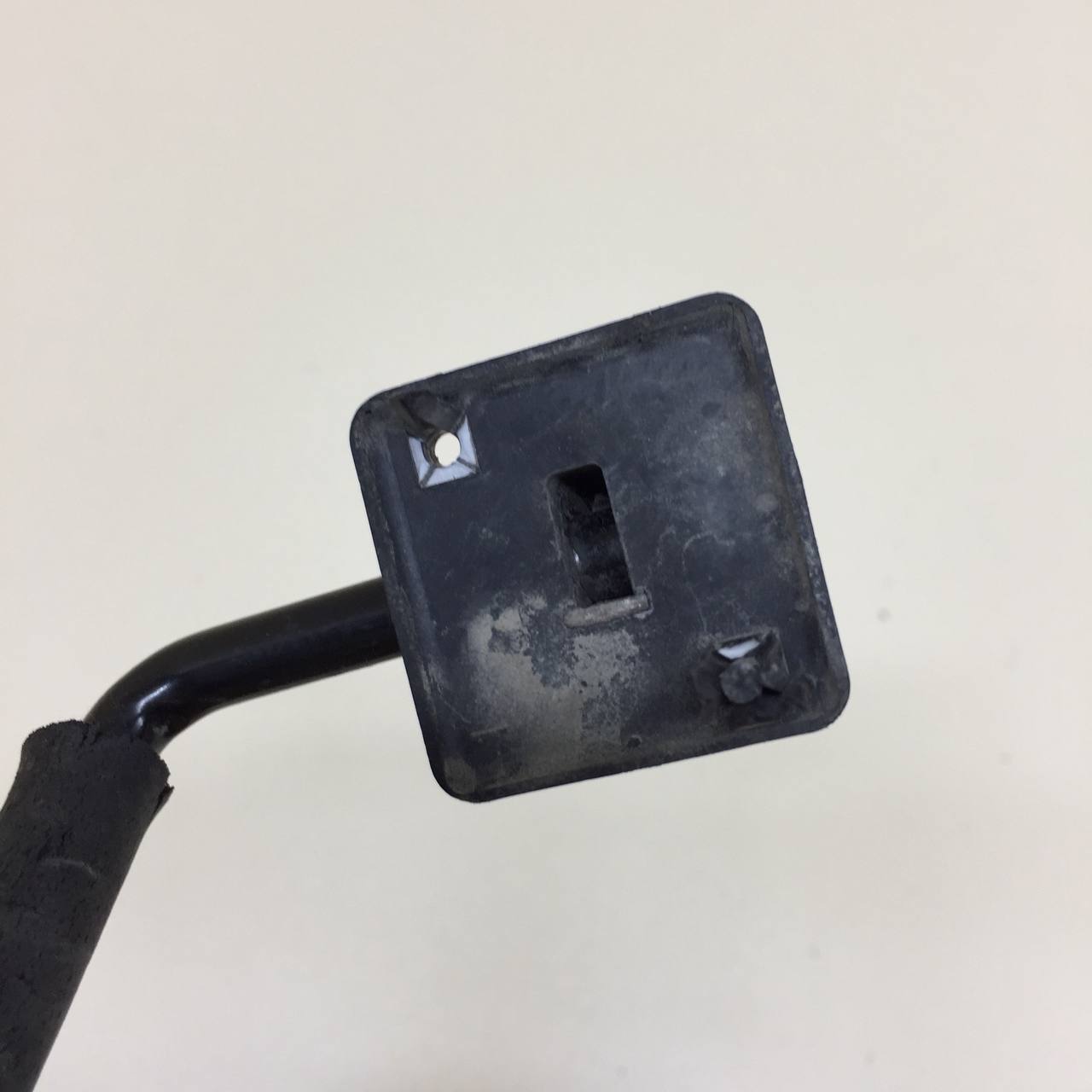 Держатель капота Chevrolet Cruze (J300) 2009-2016 Держатель капота Chevrolet Cruze (J300) 2009-2016