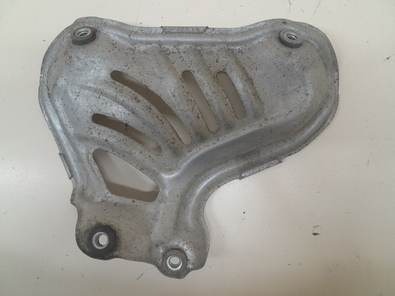 Экран тепловой Toyota Corolla E180 2013-2019 Экран тепловой Toyota Corolla E180 2013-2019