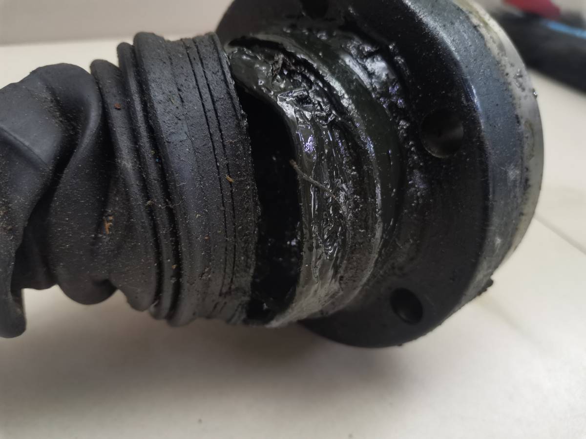 Полуось передняя Volkswagen Touareg (7L) 2002-2010 Полуось передняя Volkswagen Touareg (7L) 2002-2010