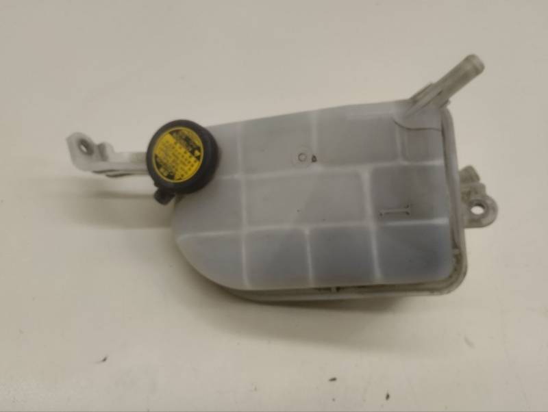 Бачок расширительный Toyota Auris (E150) 2006-2012 Бачок расширительный Toyota Auris (E150) 2006-2012