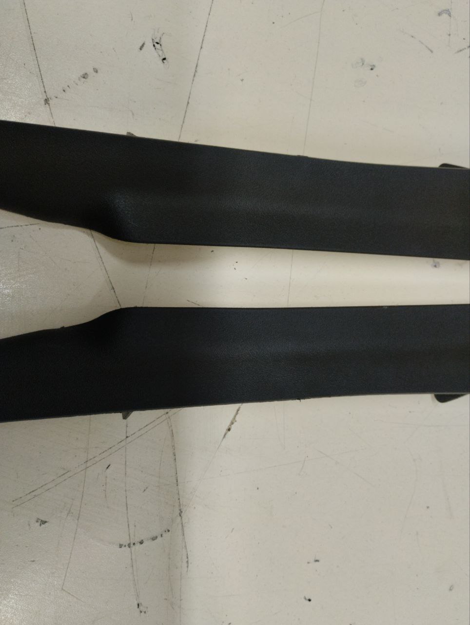 Обшивка стойки Land Rover Discovery 3 (L319) 2004-2009 Обшивка стойки Land Rover Discovery 3 (L319) 2004-2009