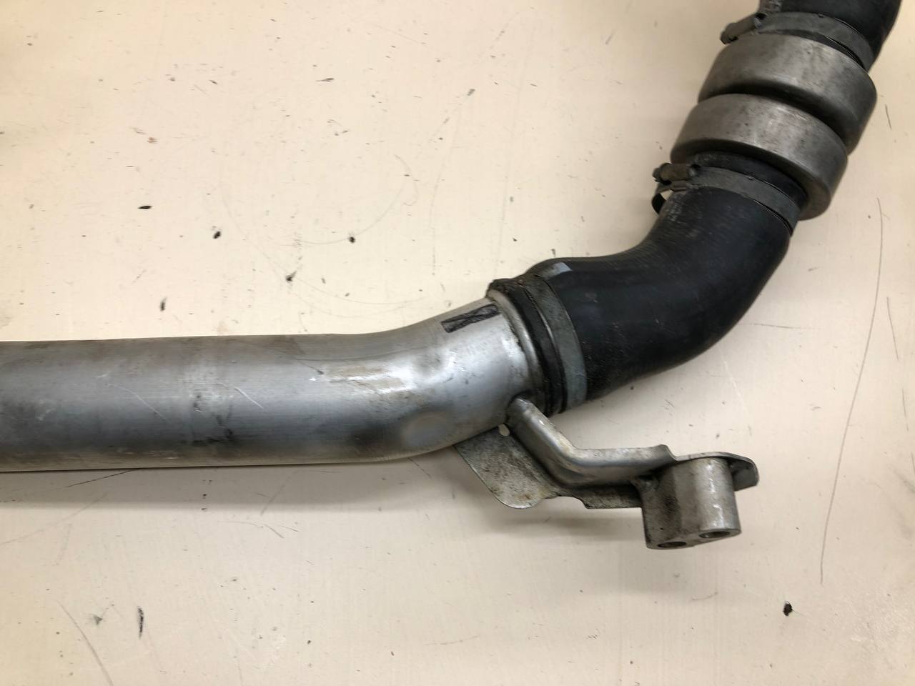 Патрубок интеркулера Volvo XC60 2008-2017