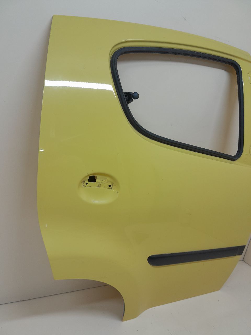 Дверь задняя правая Peugeot 107 2006-2014 Дверь задняя правая Peugeot 107 2006-2014