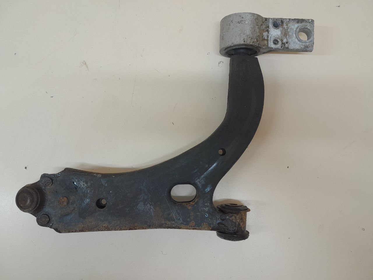 Рычаг передний левый Ford Fiesta (MK5) 2002-2008