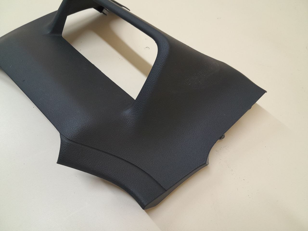 Накладка (кузов внутри) Mitsubishi Outlander (GF) 2012>