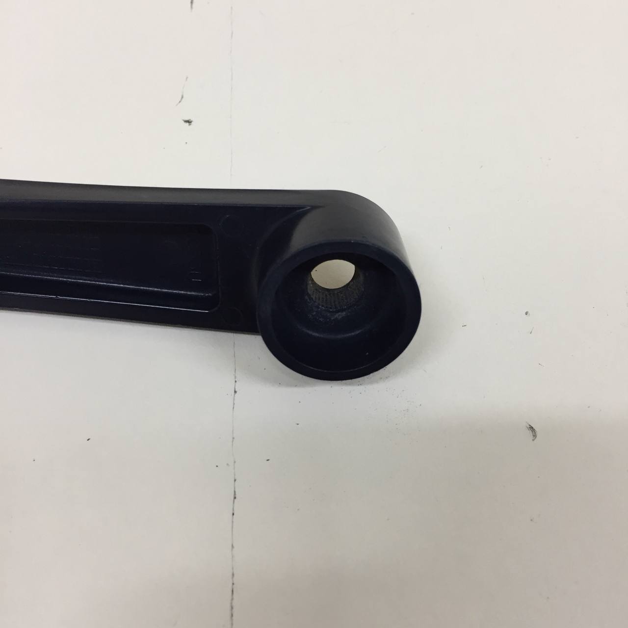 Поводок стеклоочистителя передний правый Chevrolet Cruze (J300) 2009-2016