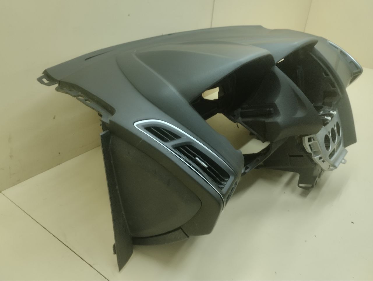 Торпедо Ford Focus 3 2011>