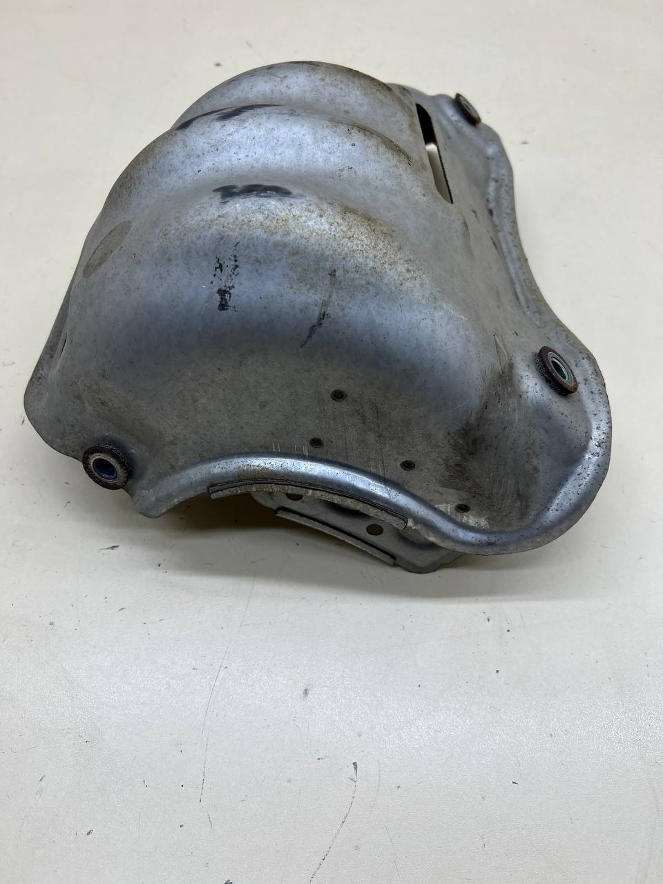 Экран тепловой Toyota Rav 4 (XA40) 2013-2019 Экран тепловой Toyota Rav 4 (XA40) 2013-2019