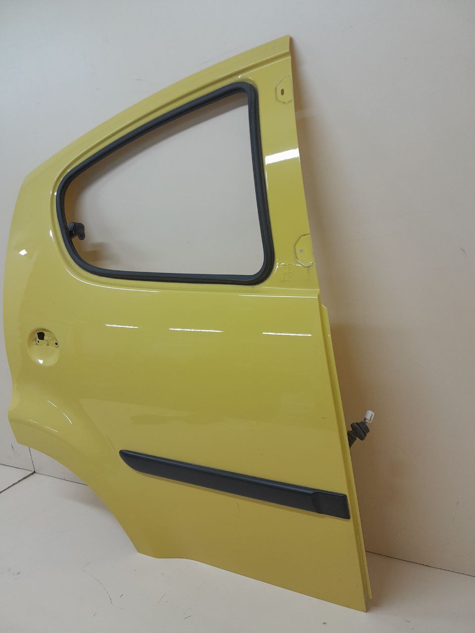 Дверь задняя правая Peugeot 107 2006-2014 Дверь задняя правая Peugeot 107 2006-2014