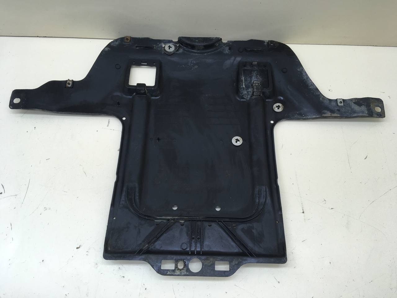 Пыльник двигателя Subaru Legacy (B14) 2010-2015