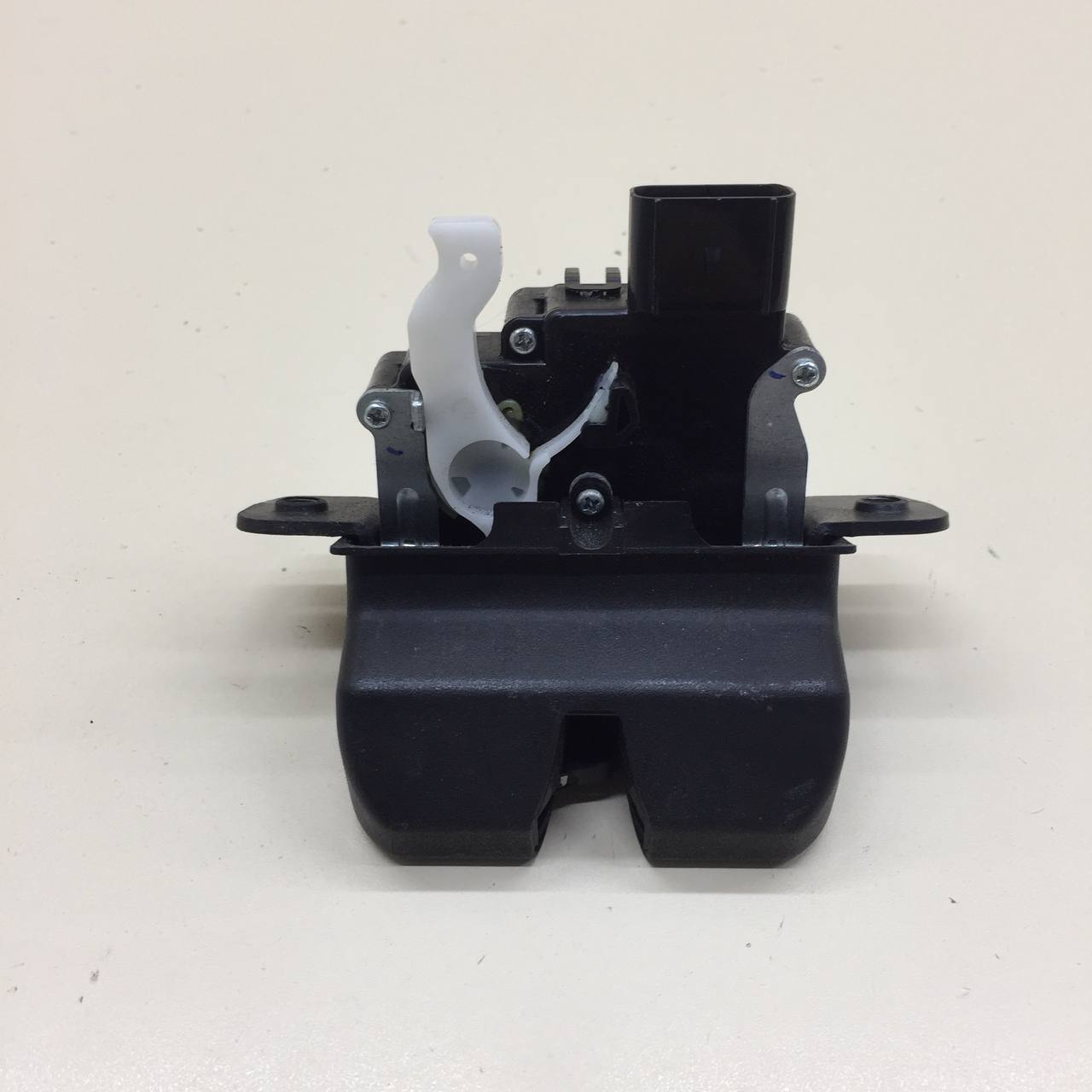 Замок багажника Hyundai Tucson (TL) 2015-2021 Замок багажника Hyundai Tucson (TL) 2015-2021