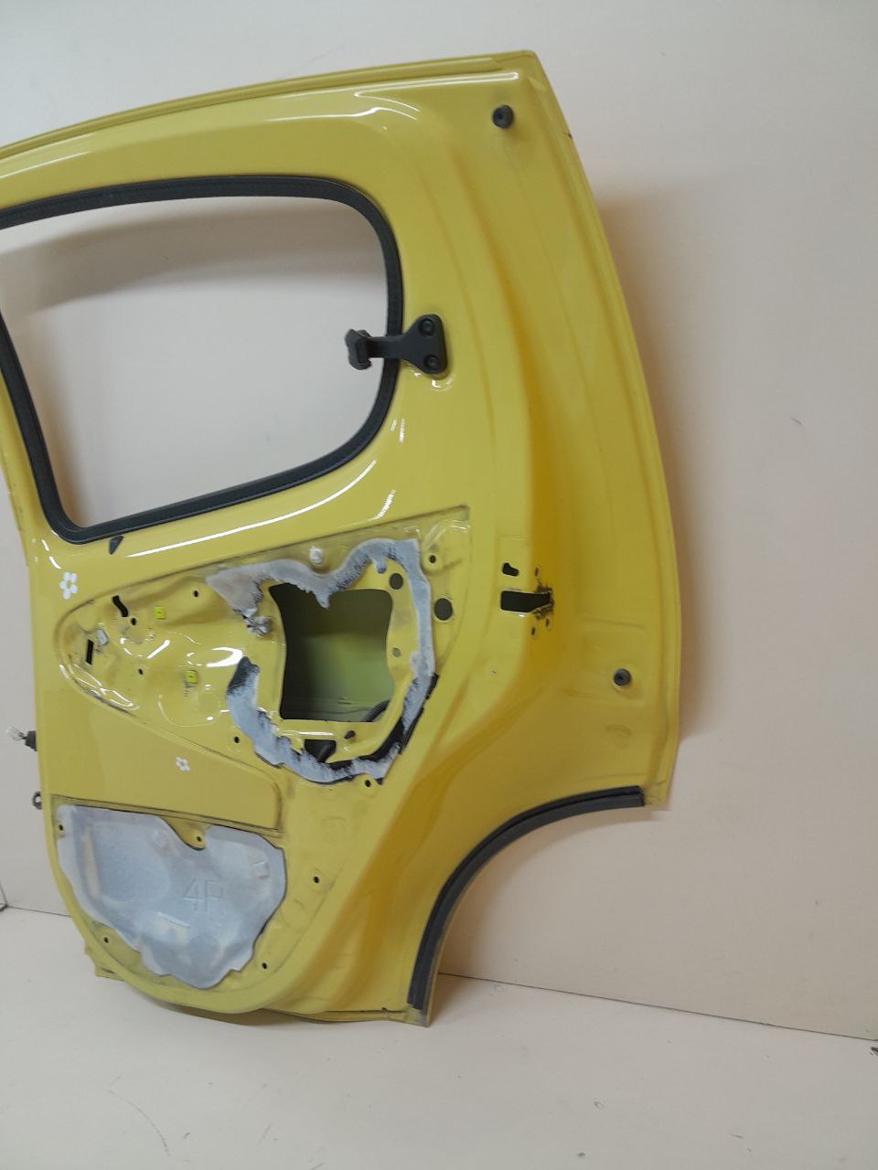 Дверь задняя правая Peugeot 107 2006-2014 Дверь задняя правая Peugeot 107 2006-2014