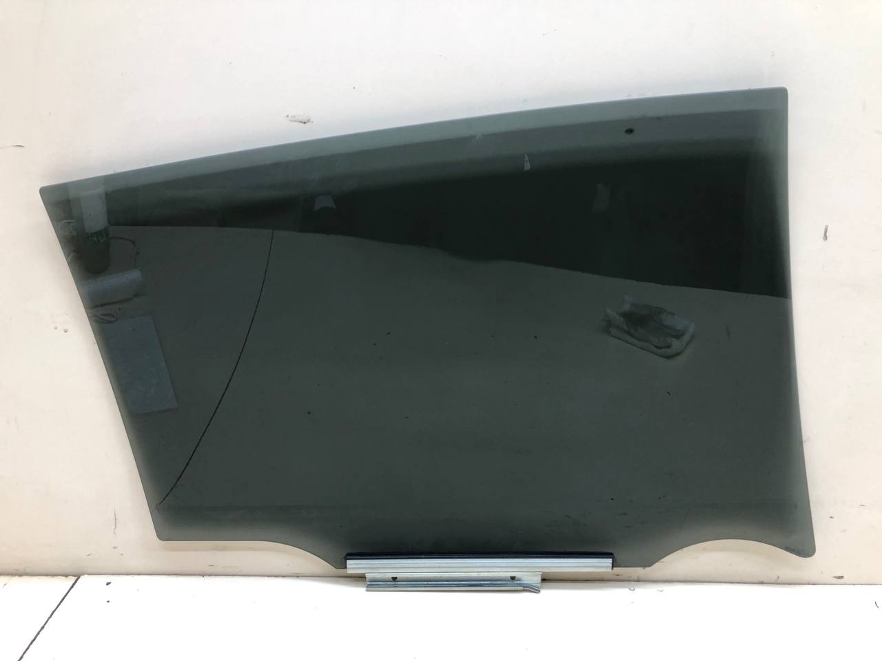 Стекло двери задней левой Toyota Rav 4 (XA40) 2013-2019