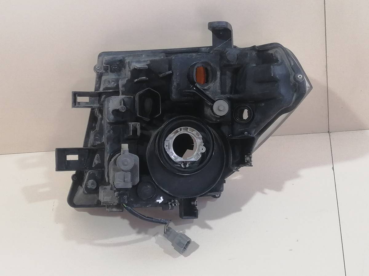 Фара правая Nissan Pathfinder (R51) 2005-2014