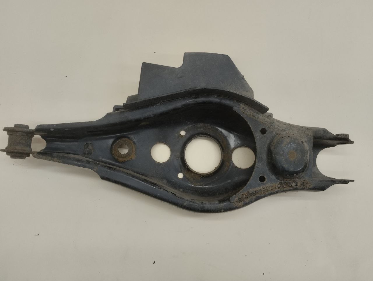 Рычаг задний поперечный Toyota Rav 4 (A30) 2006-2013 Рычаг задний поперечный Toyota Rav 4 (A30) 2006-2013
