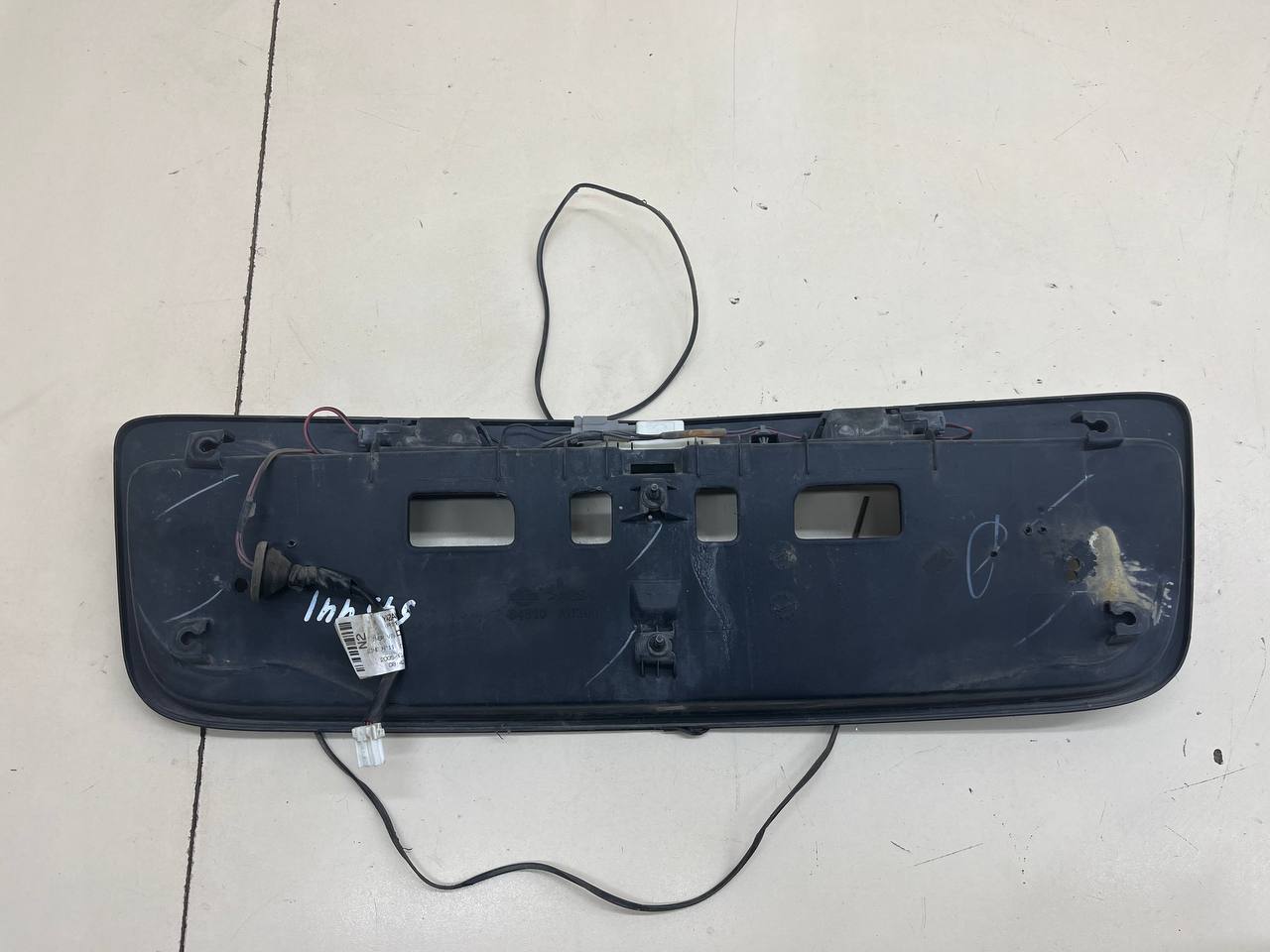 Накладка крышки багажника Nissan Primera (P12) 2002-2007 Накладка крышки багажника Nissan Primera (P12) 2002-2007