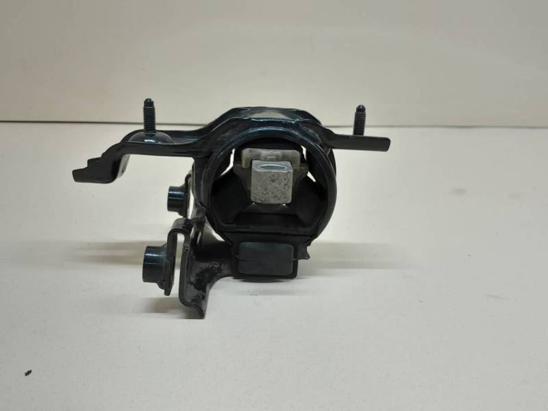 Опора КПП левая Volkswagen Polo (MK5) 2011-2020 Опора КПП левая Volkswagen Polo (MK5) 2011-2020