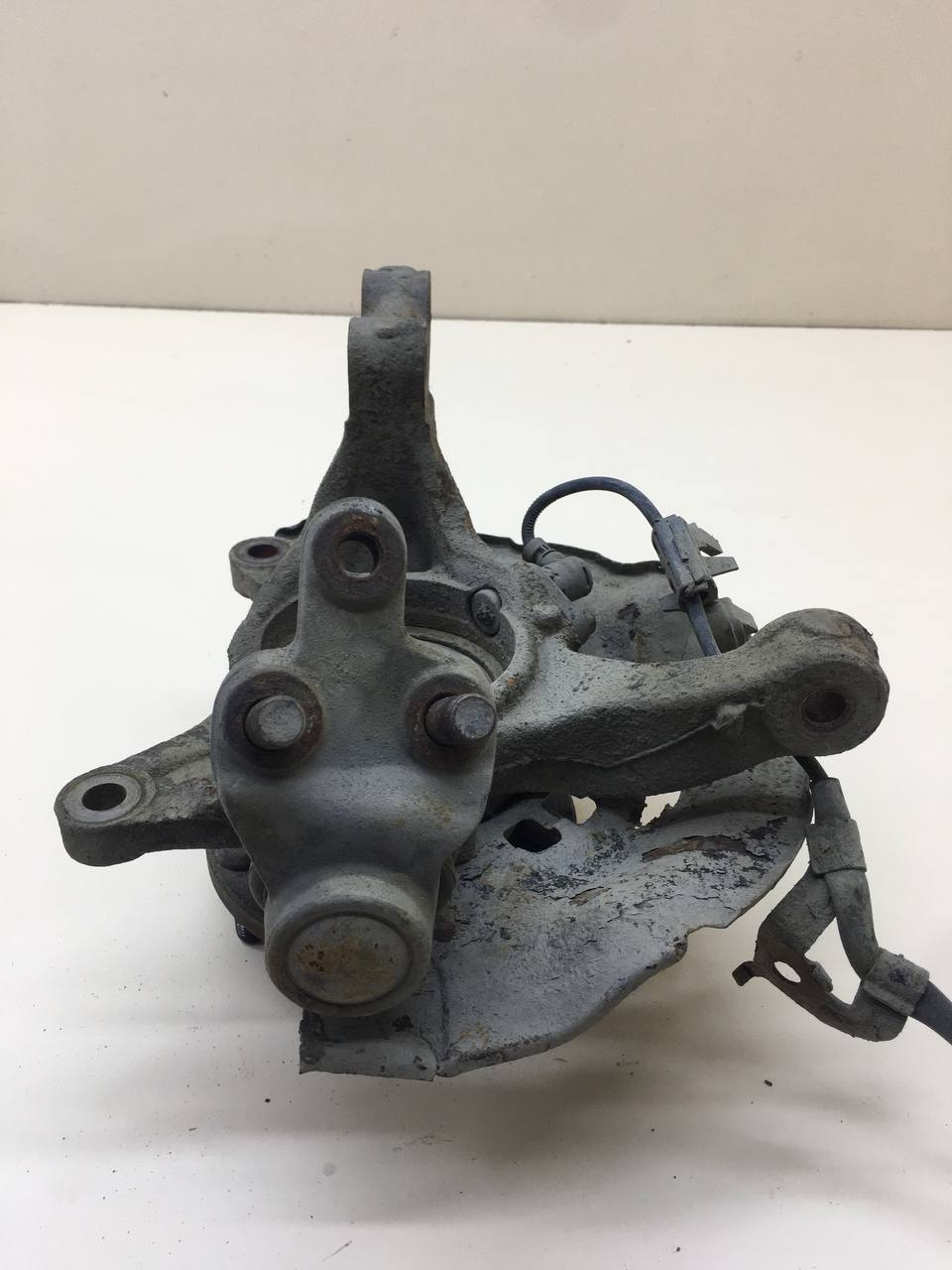 Кулак поворотный передний правый Toyota Camry (V30) 2001-2006 Кулак поворотный передний правый Toyota Camry (V30) 2001-2006