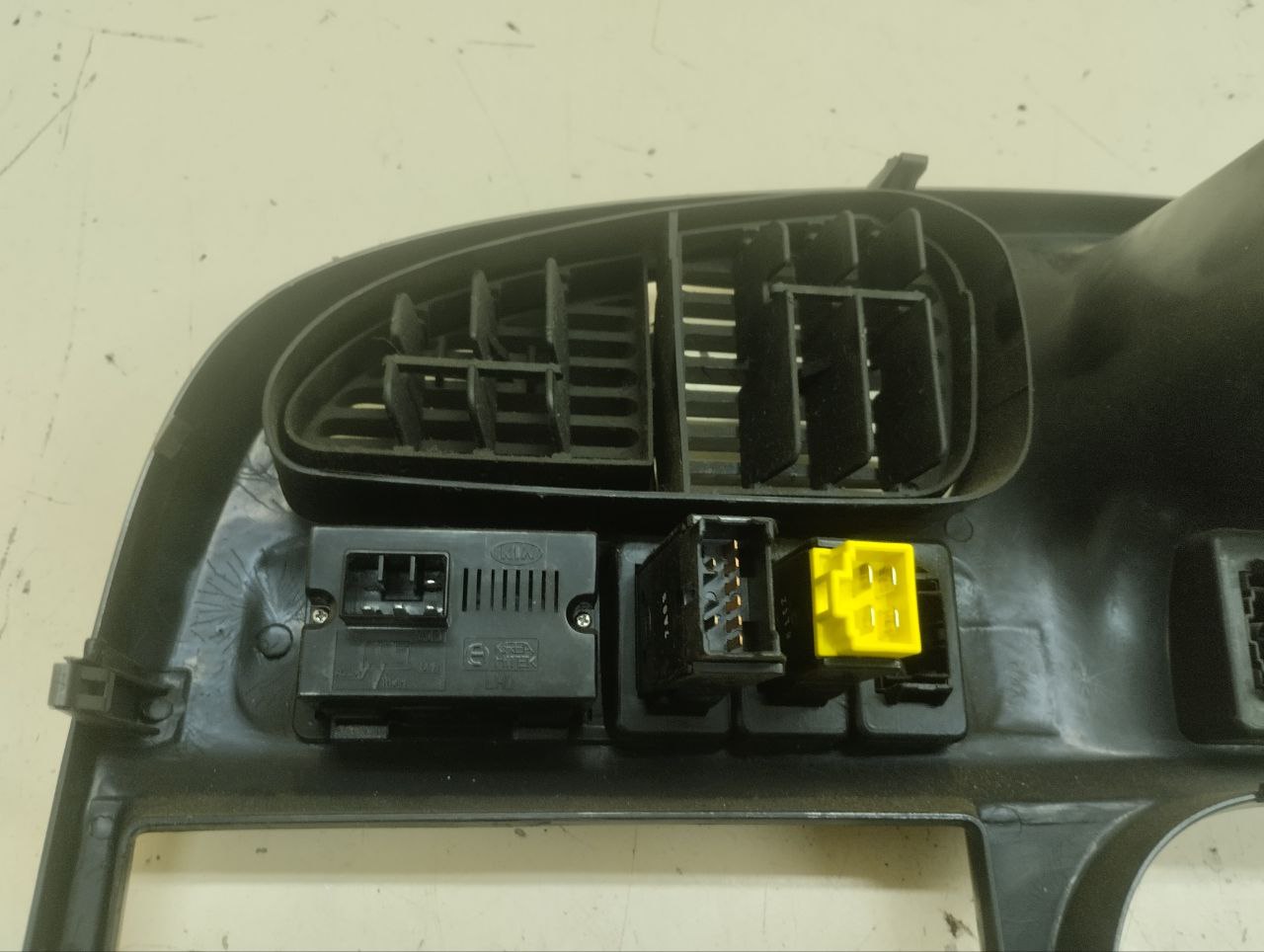 Накладка торпедо Kia Spectra (SD) 2004-2011