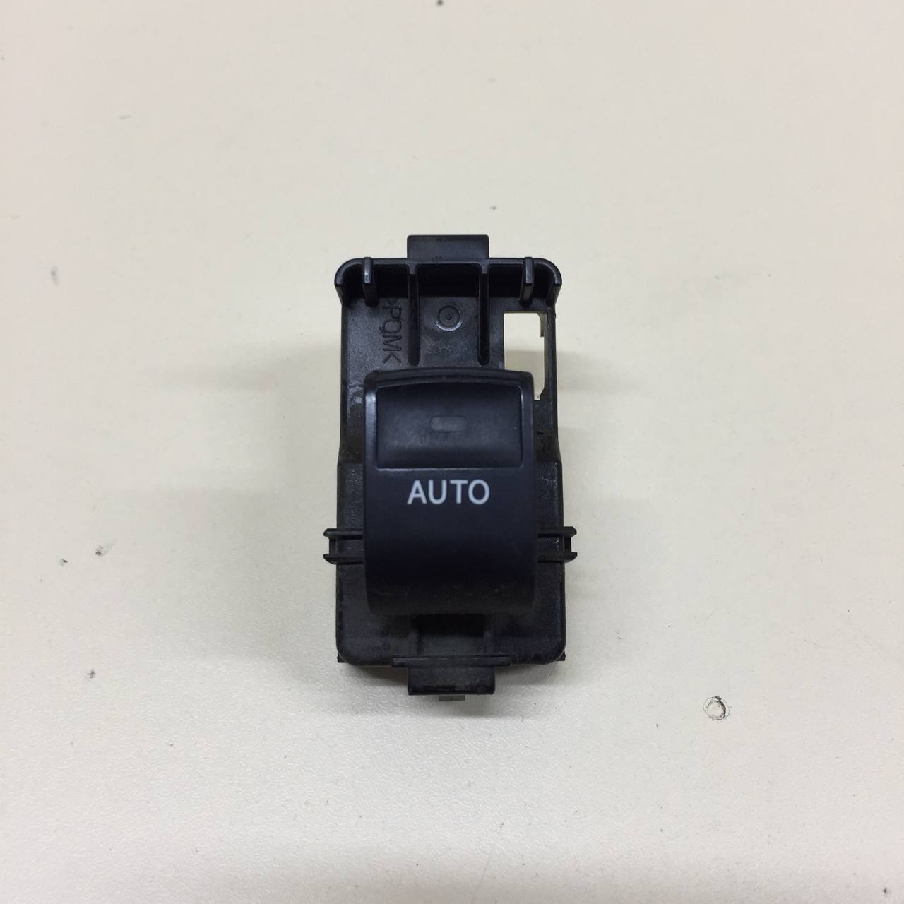 Кнопка стеклоподъемника Toyota Camry (V50) 2011-2017 Кнопка стеклоподъемника Toyota Camry (V50) 2011-2017