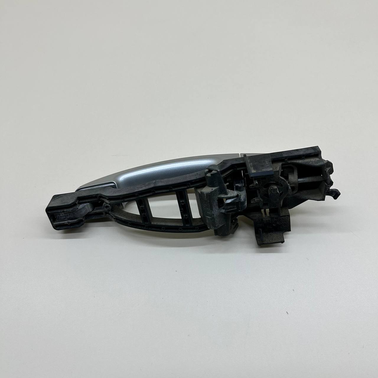 Ручка двери передней наружная правая Ford Focus 2 (DA) 2005-2008 Ручка двери передней наружная правая Ford Focus 2 (DA) 2005-2008