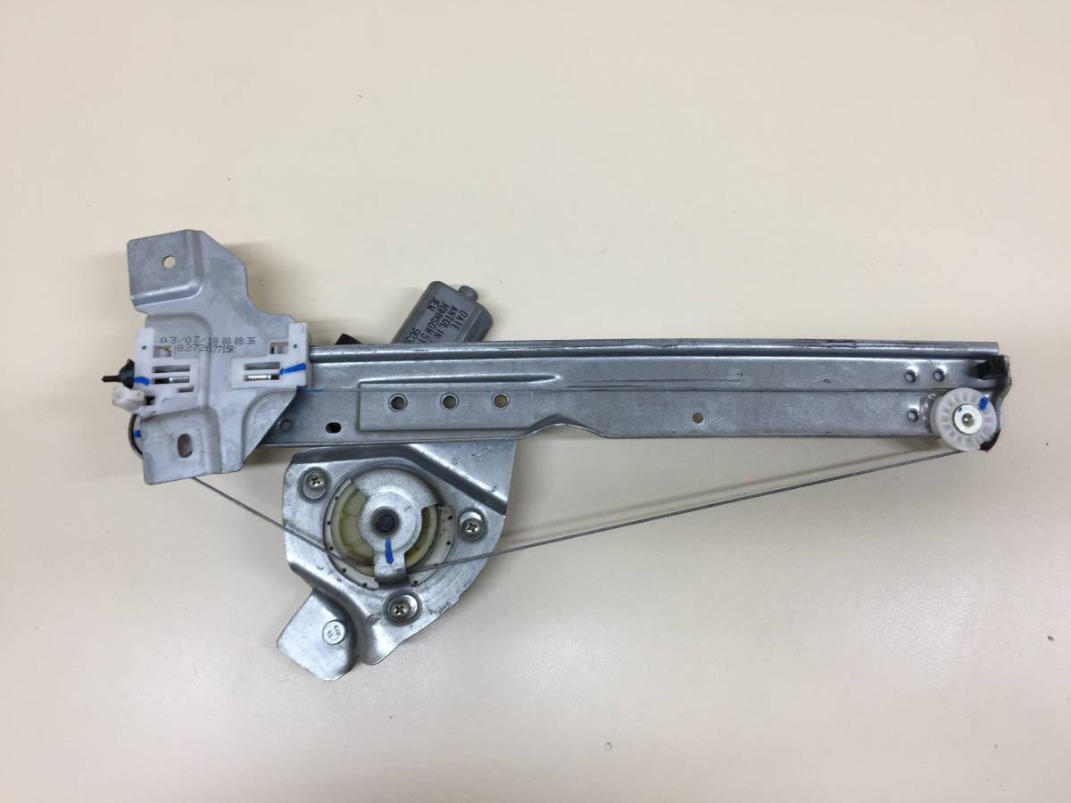 Стеклоподъемник электр. задний правый Nissan Terrano (D10) 2014>