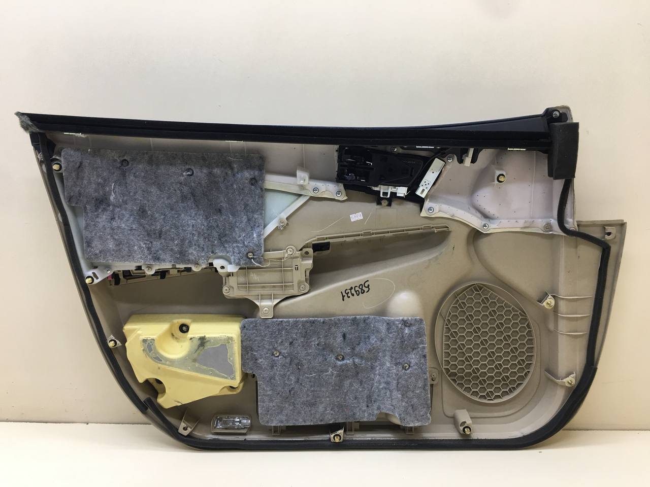 Обшивка двери передней правой Toyota Camry (V50) 2011-2017
