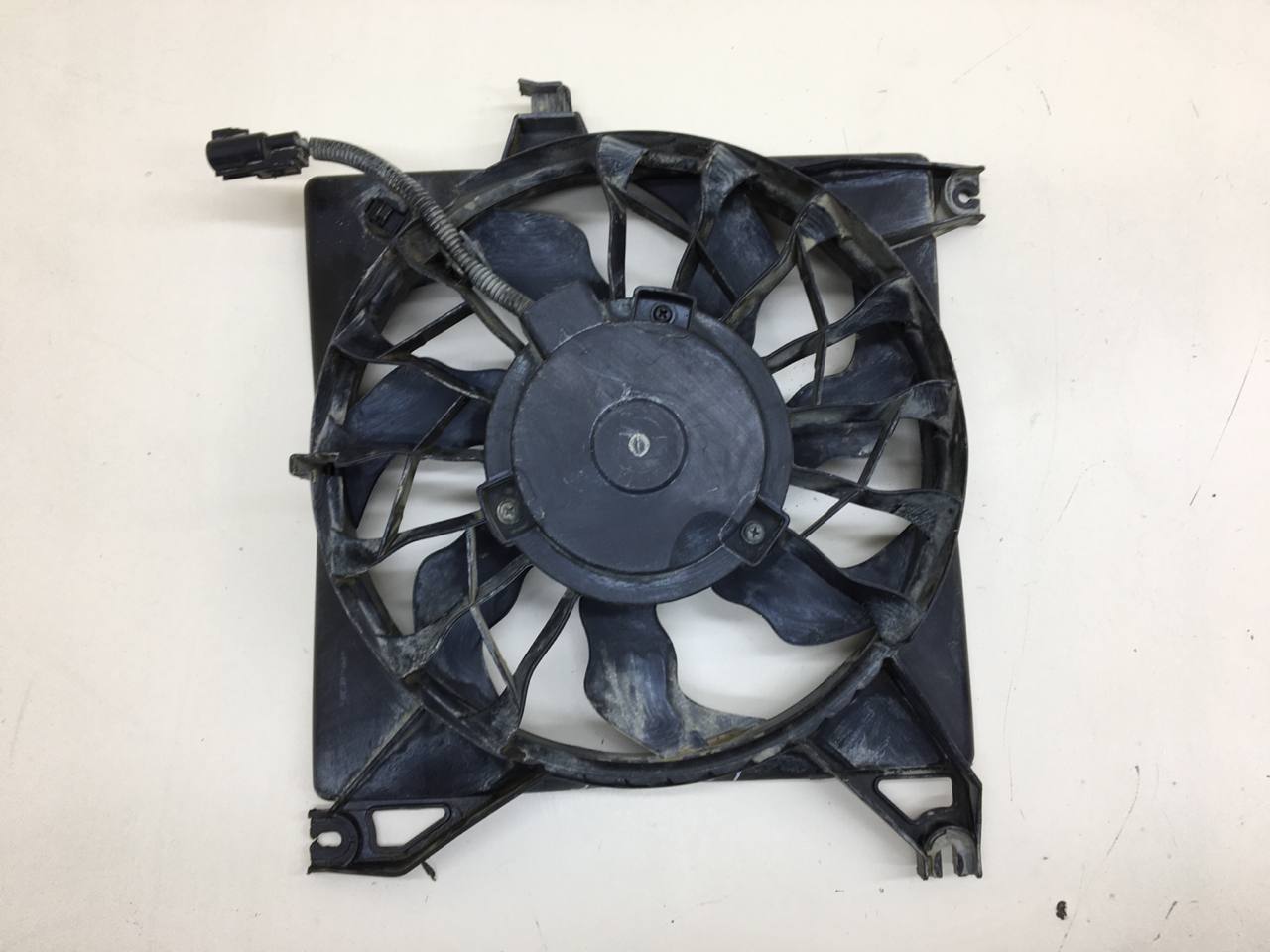 Диффузор вентилятора Lada Granta 2011>