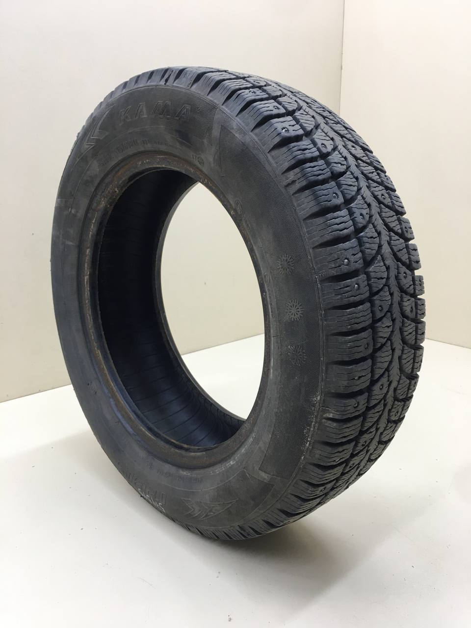Шины R14 Зимние шипованные Kama Irbis. 