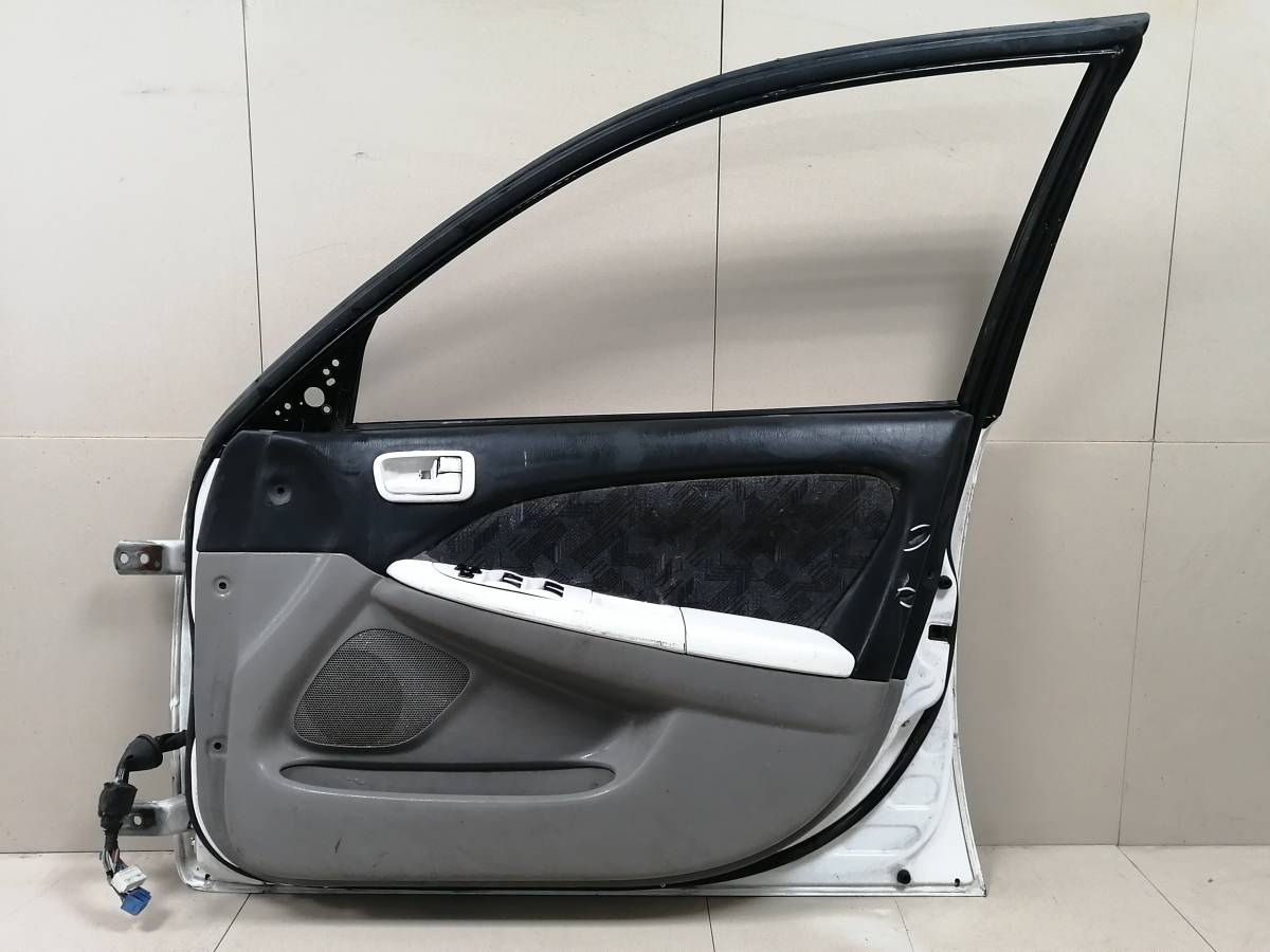 Дверь передняя правая Toyota Caldina (T210) 1997-2002